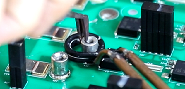 电路板焊接工艺：高频感应加热助力精密电子组装(图1)